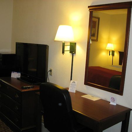 Days Inn By Wyndham บลูมมิงตัน ภายนอก รูปภาพ