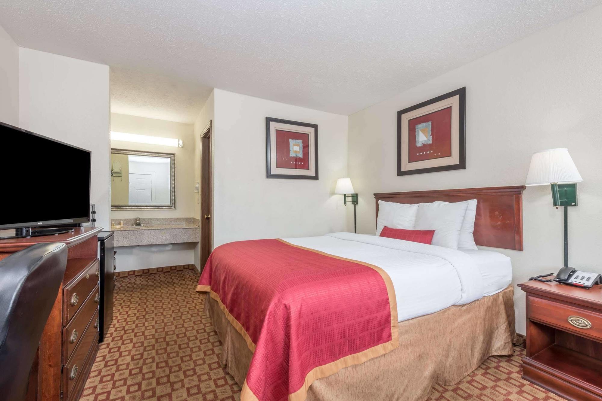 Days Inn By Wyndham บลูมมิงตัน ภายนอก รูปภาพ