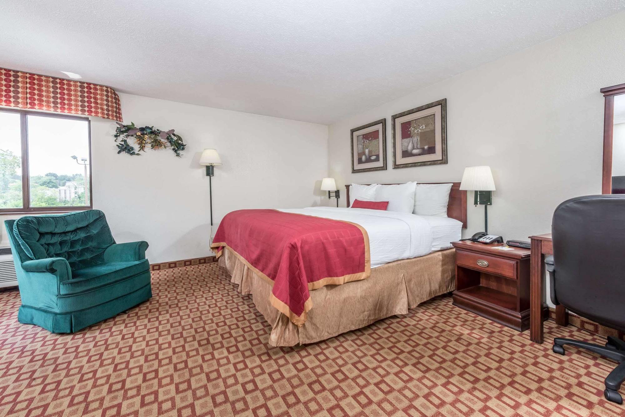 Days Inn By Wyndham บลูมมิงตัน ภายนอก รูปภาพ
