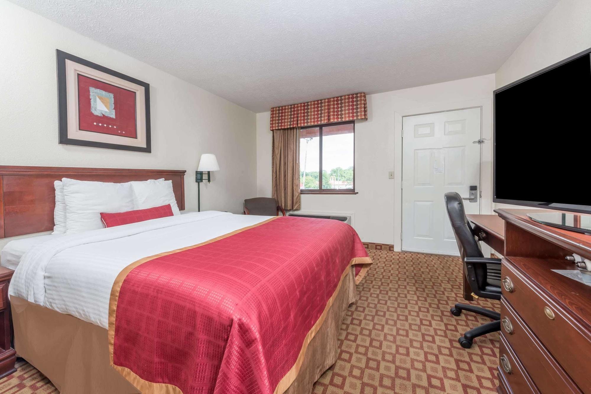 Days Inn By Wyndham บลูมมิงตัน ภายนอก รูปภาพ