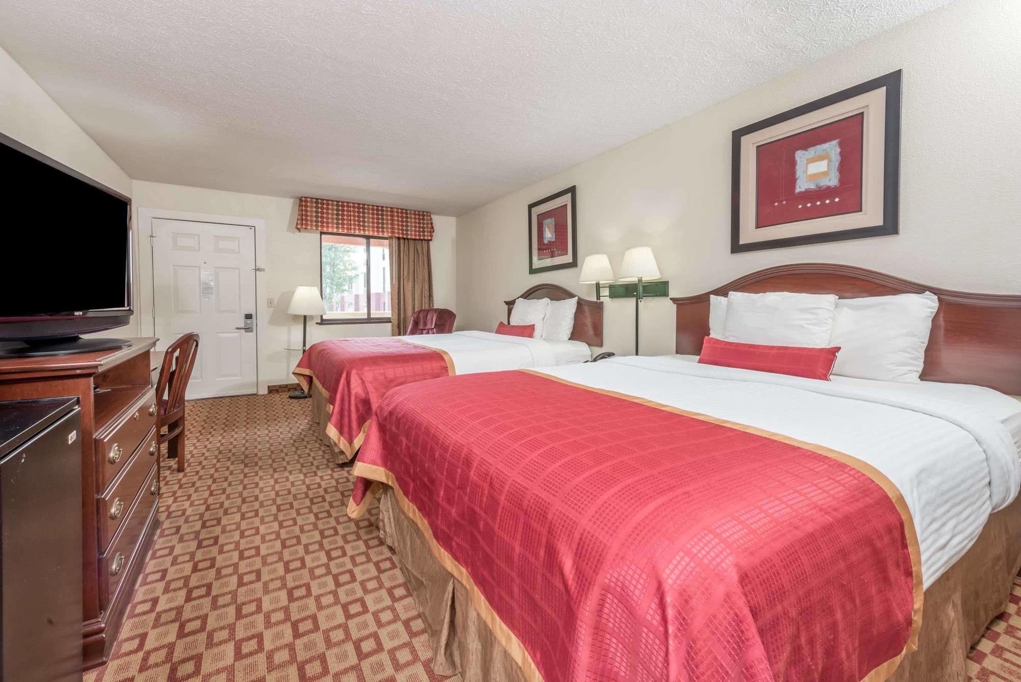 Days Inn By Wyndham บลูมมิงตัน ภายนอก รูปภาพ
