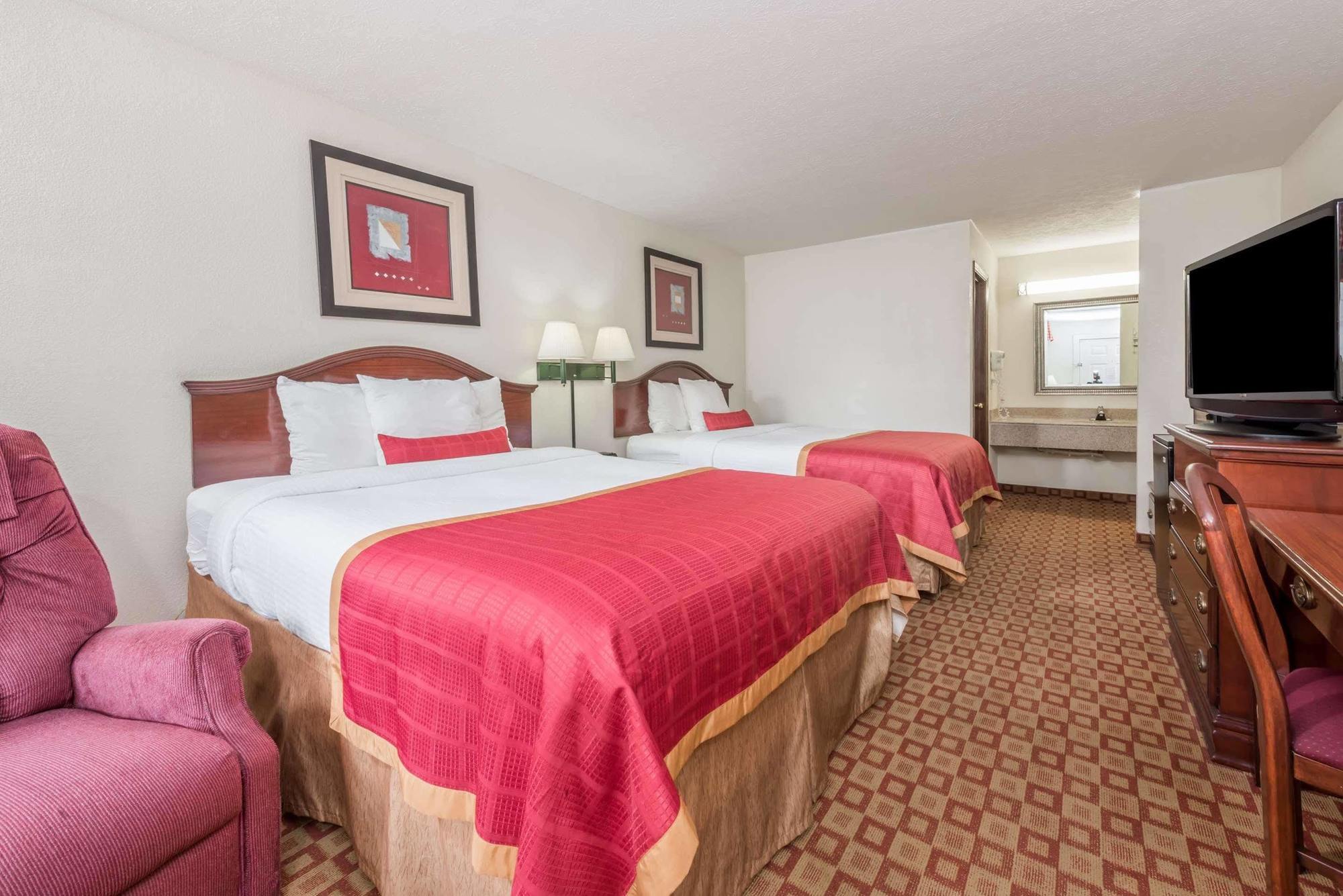 Days Inn By Wyndham บลูมมิงตัน ภายนอก รูปภาพ