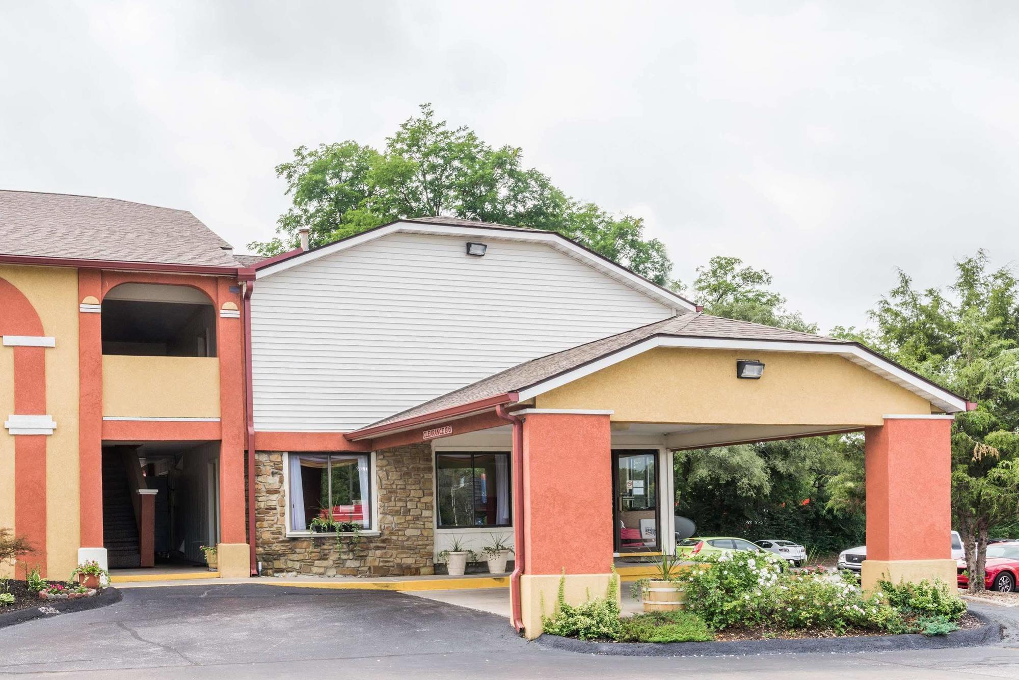 Days Inn By Wyndham บลูมมิงตัน ภายนอก รูปภาพ
