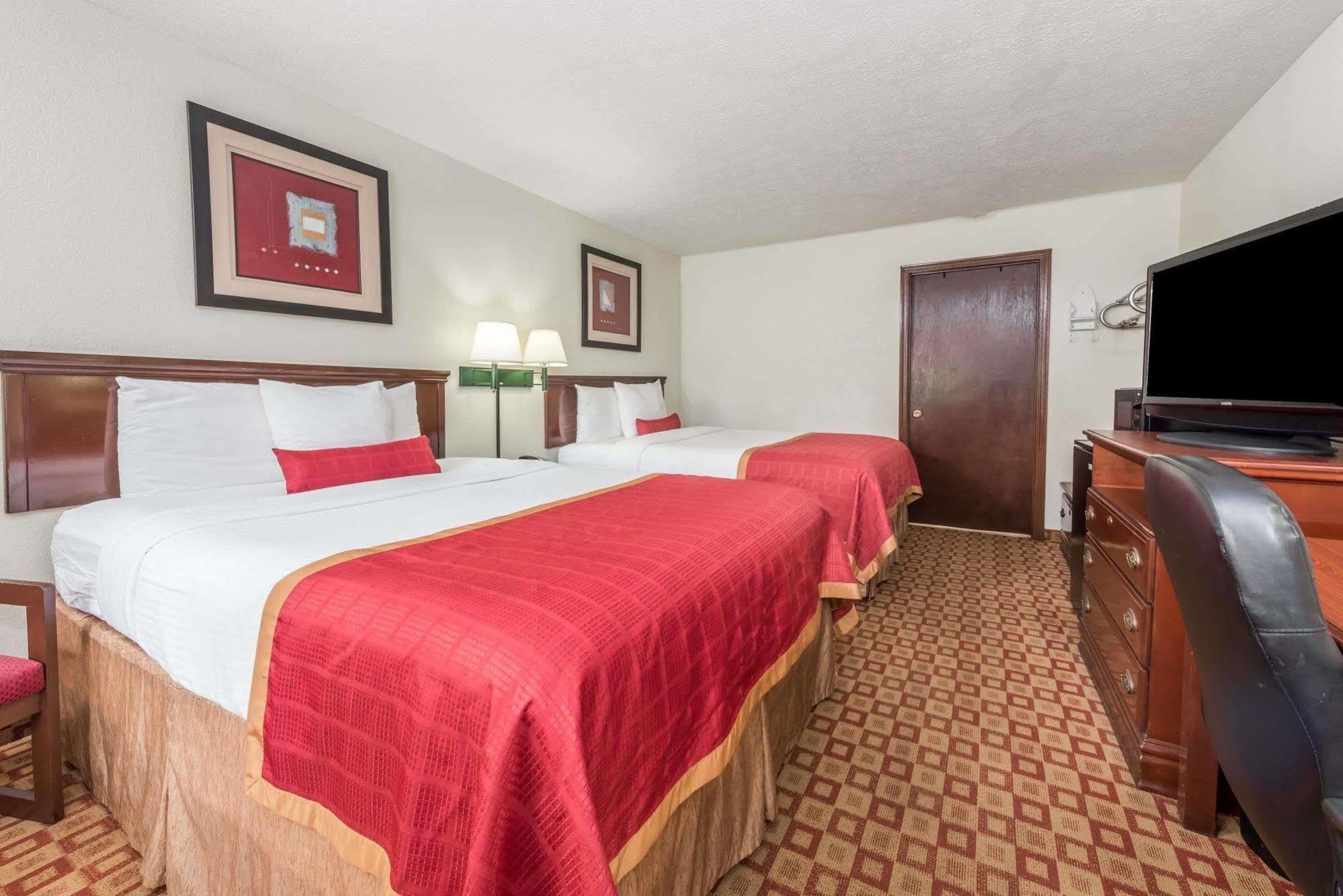 Days Inn By Wyndham บลูมมิงตัน ภายนอก รูปภาพ